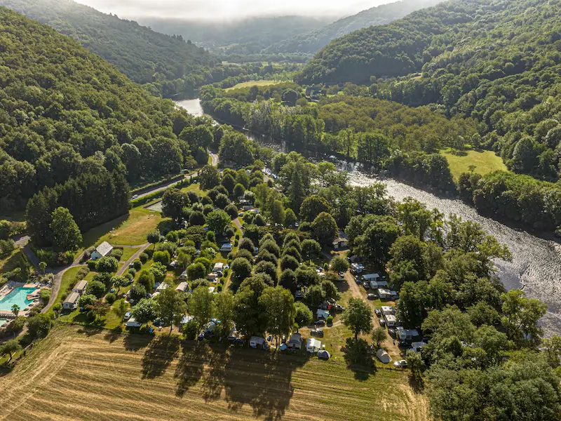 Camping Le Vaurette et rivière vue du ciel